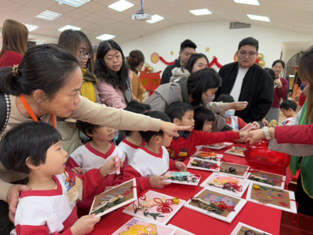 家長買孩子年畫作品