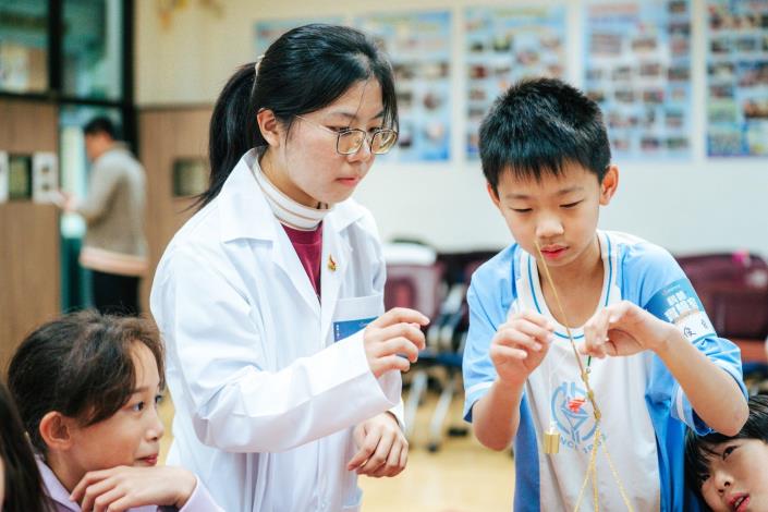 跨界攜手共植科學種子：台積電慈善基金會、臺北醫學大學與古亭國小共探醫學科普奧祕 (2)