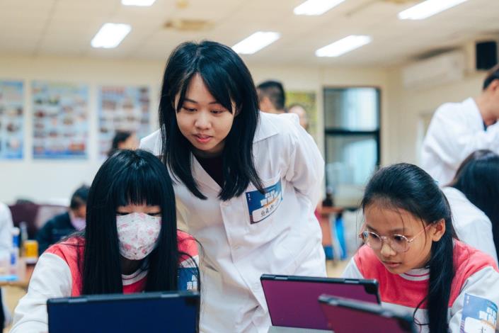 跨界攜手共植科學種子：台積電慈善基金會、臺北醫學大學與古亭國小共探醫學科普奧祕 (5)