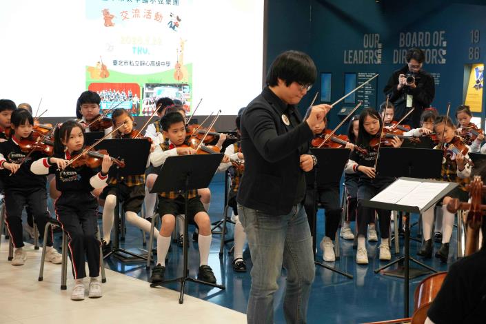 以樂會友‧藝同成長  靜心高中弦樂團與臺中太平國小藝文交流 (4).JPG