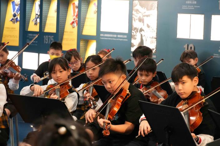 以樂會友‧藝同成長  靜心高中弦樂團與臺中太平國小藝文交流 (6).JPG