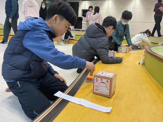 小學員化身一滴小水滴,親身體驗水的樣態變化與循環歷程