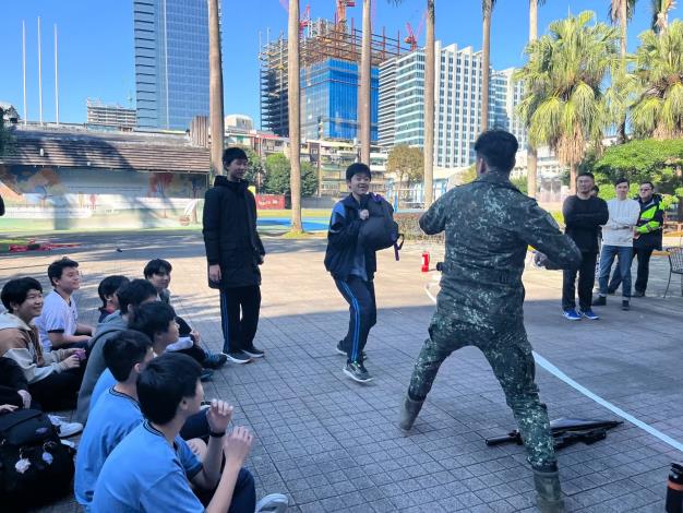 南港高中攜手警政與國防單位 強化校園安全防護與學生自我保護能力 (5)