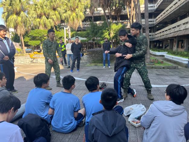南港高中攜手警政與國防單位 強化校園安全防護與學生自我保護能力 (3)