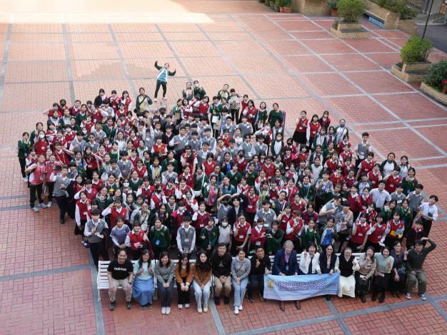 香港德望中學與靜修中學師生大合影
