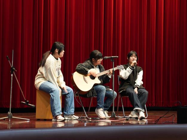 靜修學生音樂表演