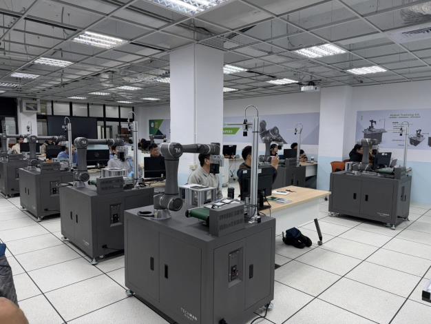 AI COBOT 應用與實作課程1