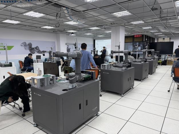 AI COBOT 應用與實作課程2