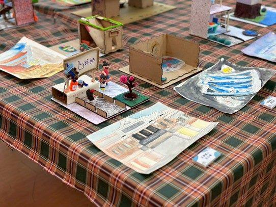 國小學員建構出心目中互動式的建築並陳設於成果展