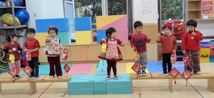 鳳蝶幼幼勇士燈籠走秀