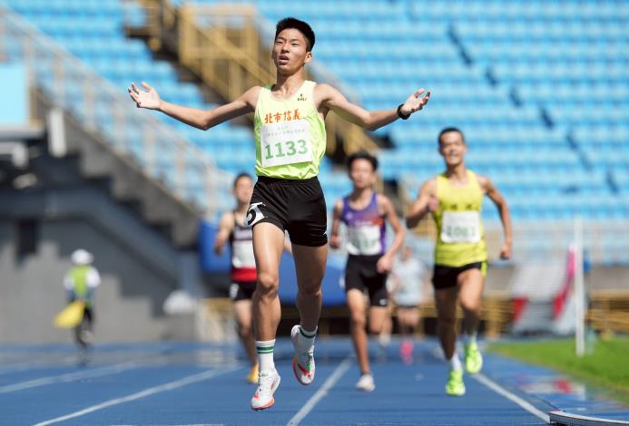 信義國中林洪瑞勇奪國男800及1500公尺金牌