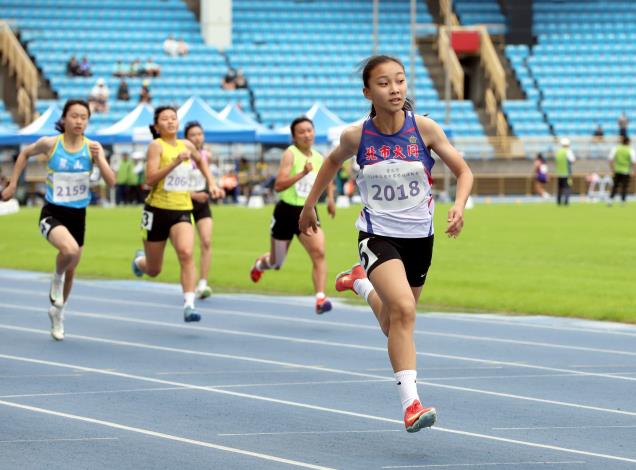 大同高中國中部葉又瑄從預賽到決賽三破大會紀錄，贏得國女200公尺金牌