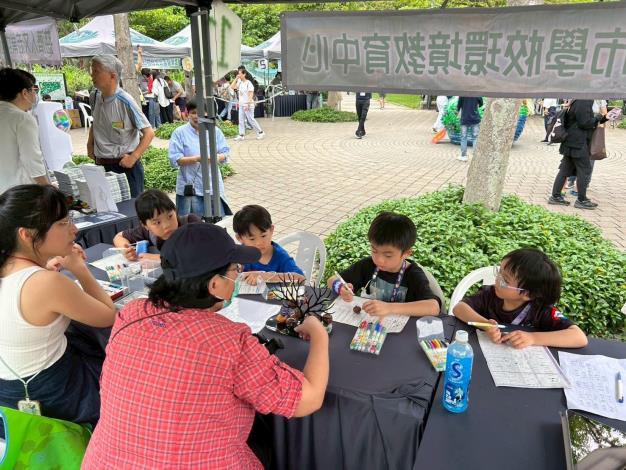 地球日展攤_種子吊飾彩繪