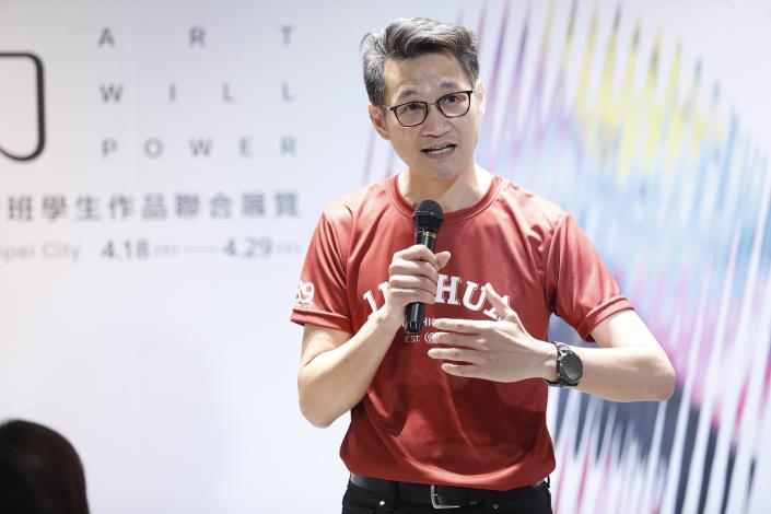 本次聯展承辦學校金華國中黃啟清校長表示:韌性,全心投入,認真忘我,越挫越勇,任性變成韌性,在在展現藝(意)志力。.JPG