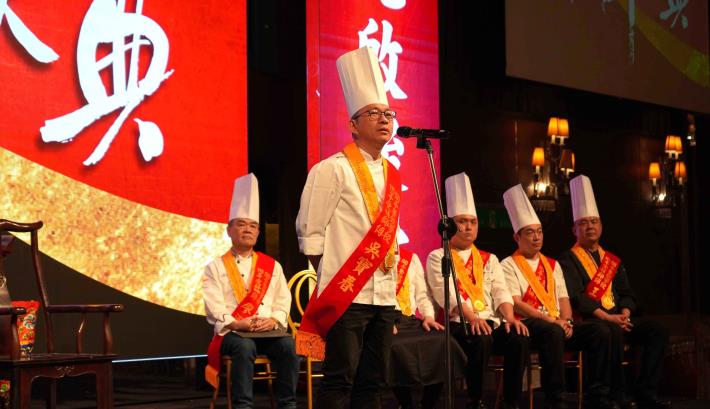 受拜師吳寶春於開平餐飲拜師大典致訓勉詞。