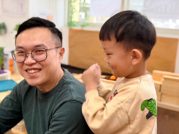 謝謝寶貝溫柔的小手按摩.JPG