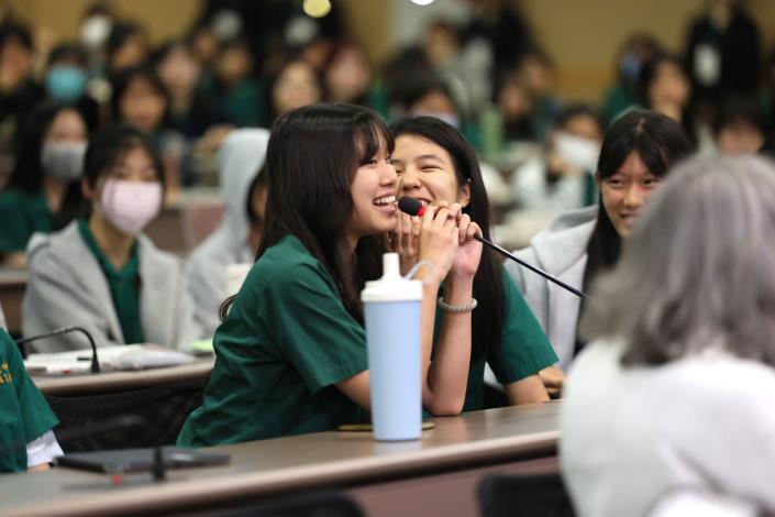 學生提問踴躍.JPG