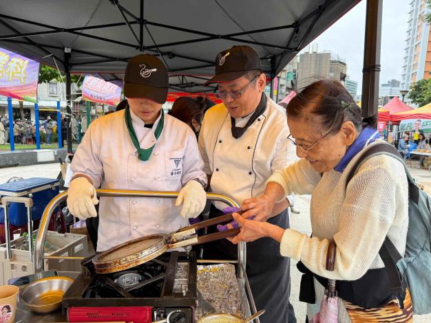 2026嘉興里母親節感恩歡樂活動餐飲管理科「芝麻蛋捲」