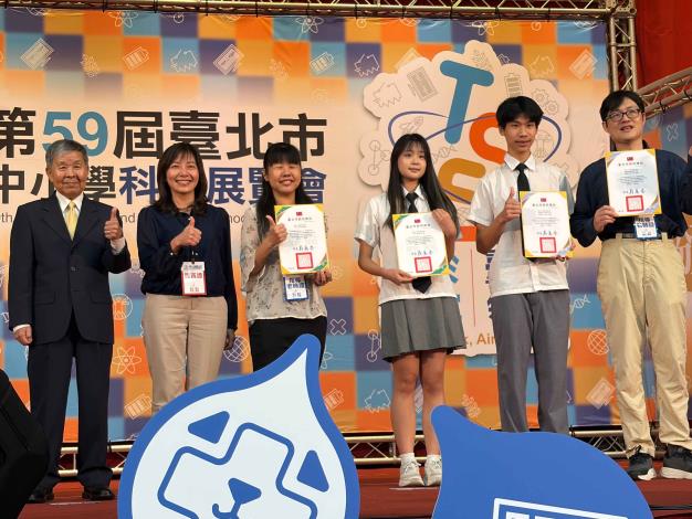 葉子瑜、施廷翰同學榮獲動物與醫學學科特優暨探究精神獎，晉級全國科展。