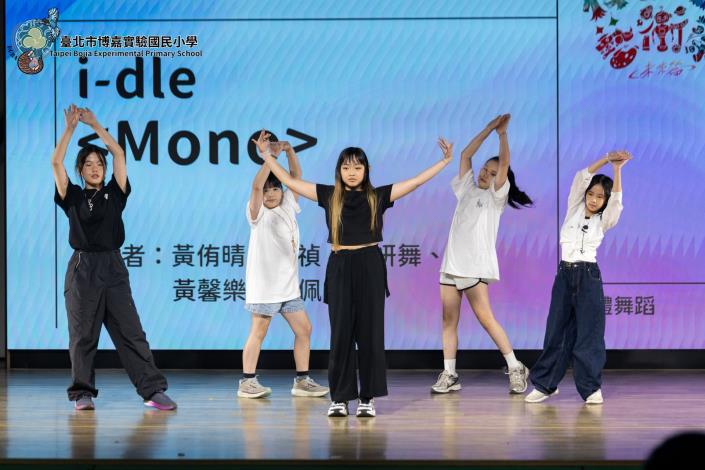 五年級女子團體活力舞蹈