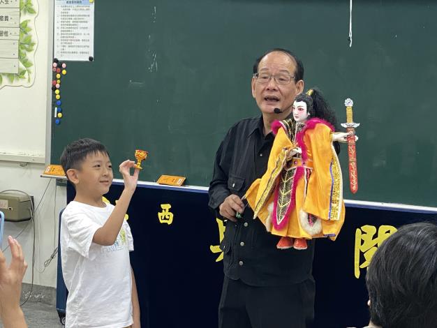 生動的介紹與互動讓大家目不轉睛.JPG