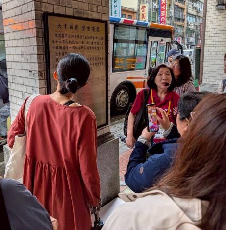 國家婦女館導覽人員介紹大千百貨文史