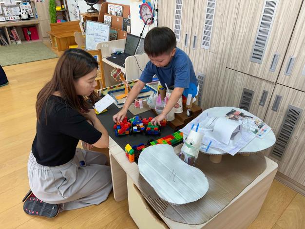 幼兒使用多元素材創作說演故事