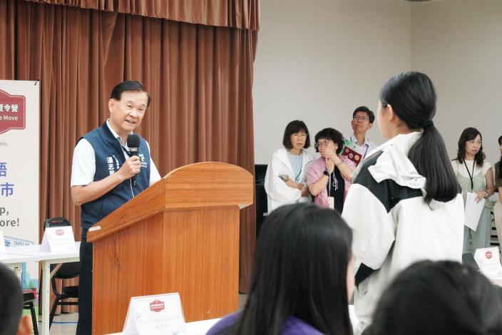 局長與學生互動對談 (2).JPG