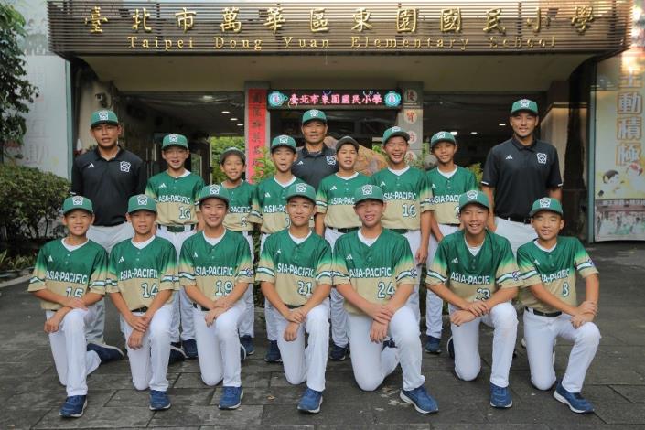 東園國小-賴敏男教練(中間)【教學理念】品行第一、課業優先、最後球技。健全人格，勝於成績追求，球技不是唯一目的，學會待人處事才是根本。