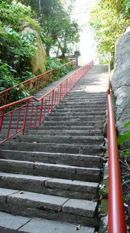 8-現今的百二崁步道，依舊是好漢坡.JPG