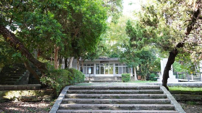 11-原芝山岩神社，已改建為雨農閱覽室.JPG