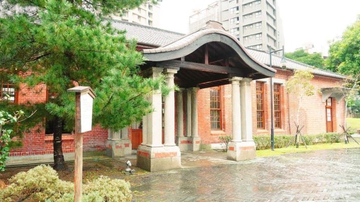 照片28,樹心會館整體建築混合了西式與日式的折衷樣式，為和、洋混風