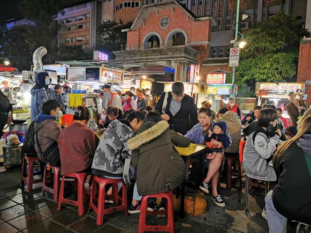 14-美食林立  人潮總是絡釋不絶