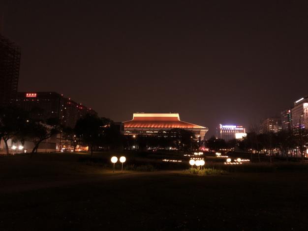 圖20、夜晚的臺北行旅廣場，也同樣的寧靜優雅