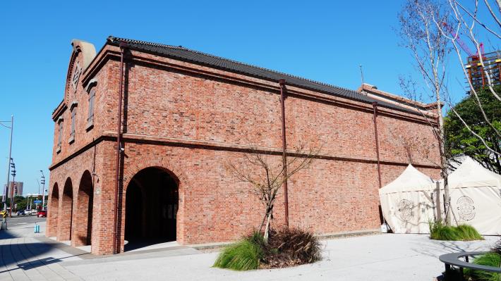 圖24、臺北記憶倉庫原名三井倉庫，是臺灣日前少數保有三井集團菱形商標的歷史建築物.JPG