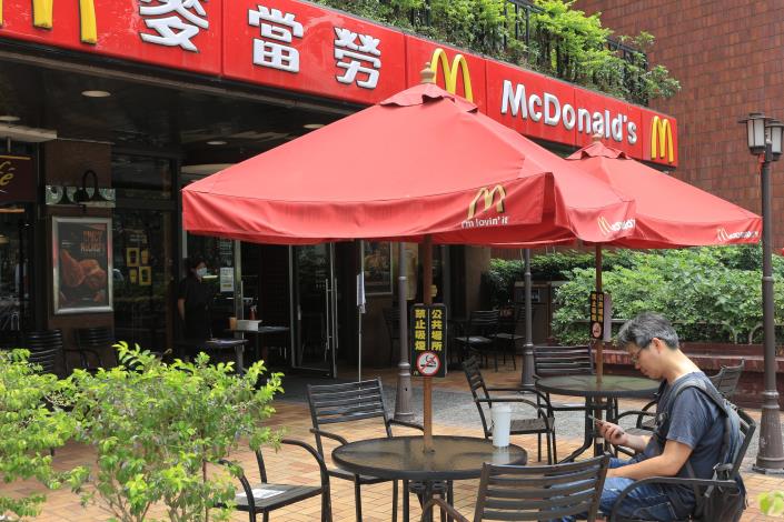 照片19、臺灣第一家麥當勞，1984年在敦化北路與民生東路口開幕，目前仍在原址繼續營業中.JPG