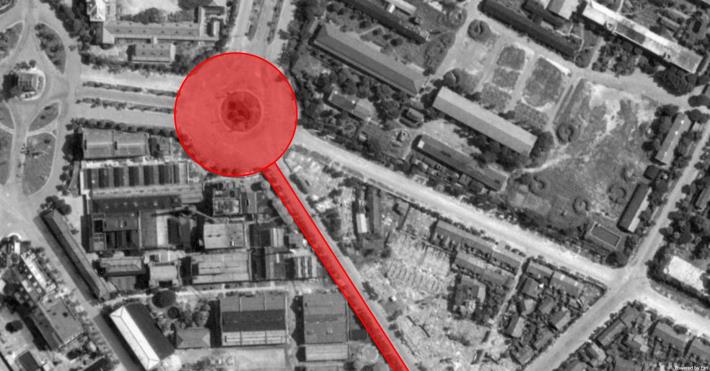 6-1945年，羅斯福路一段起點於愛國東西路分界點上圓環，現圓環已不存在，照片左方為專賣局南門工廠(照片來源臺北市政府都市發展局歷史圖資展示系統)