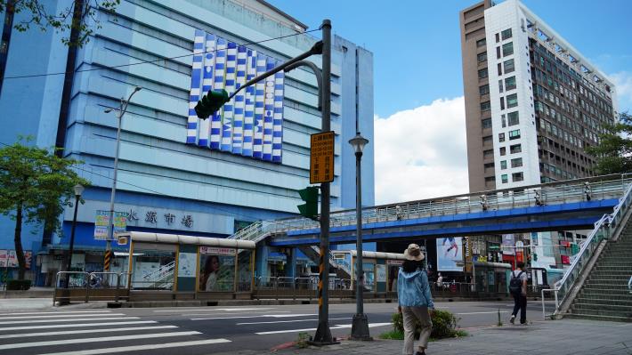 35-臺北市政府邀請以色列藝術家Yaacov Agam於正面外牆製作大型公共藝術作品《水源之心》，於2010年5月落成.JPG
