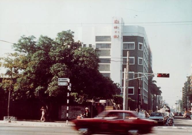 29-1985年國語日報社再遷入羅斯福路與福州街交叉口的新建十五層辦公大樓。
