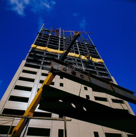 30-1982年完工的台電公司總管理處大樓曾是臺1980年代第一高樓(照片來源：國家文化資料庫)。