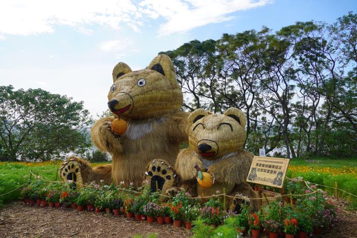 「竹澗熊蹤」展區亮點–4米高的稻草藝術