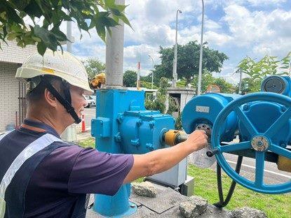 衛工處針對進流閘門完成防颱前巡檢及維護