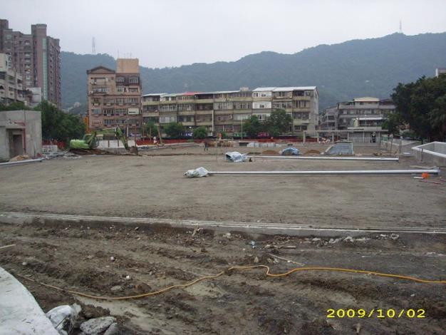 基地地面景觀工程施工現況(向南)