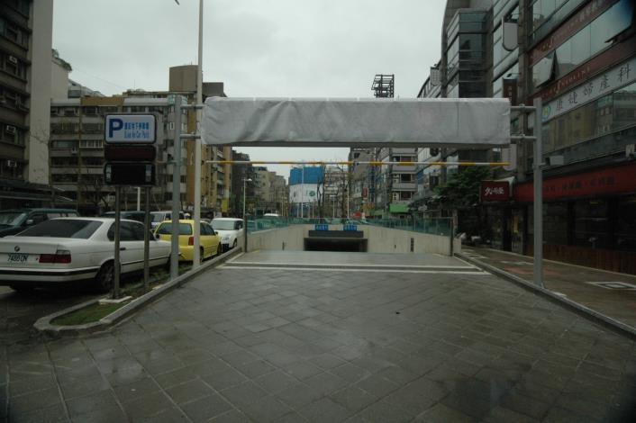 停車場出入口