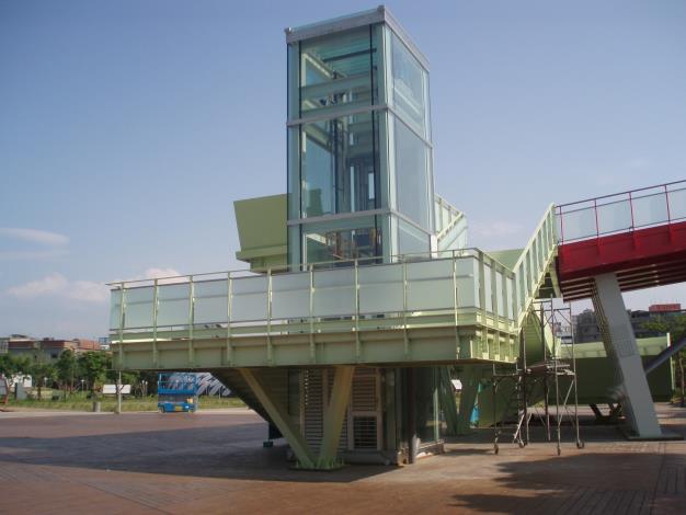 美術公園端電梯