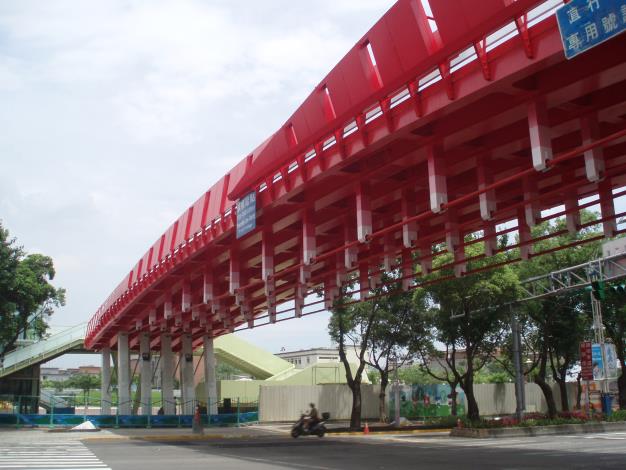 陸橋完工全景(二)