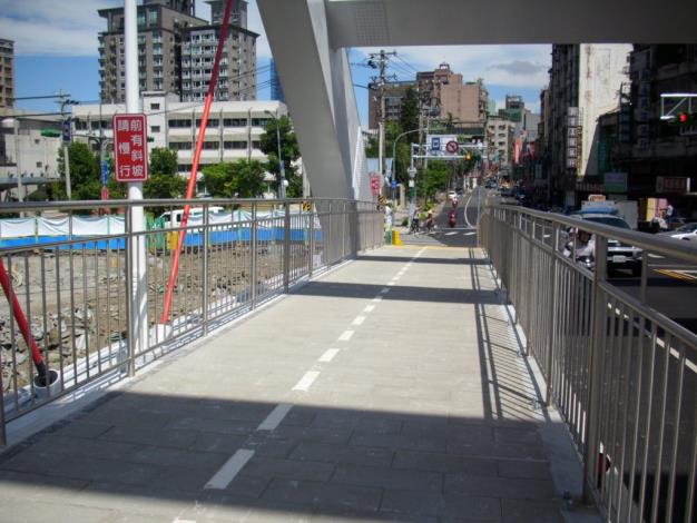 人行道及自行車道護欄