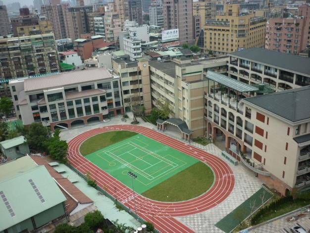 教學大樓綜合大樓及運動場鳥瞰全景