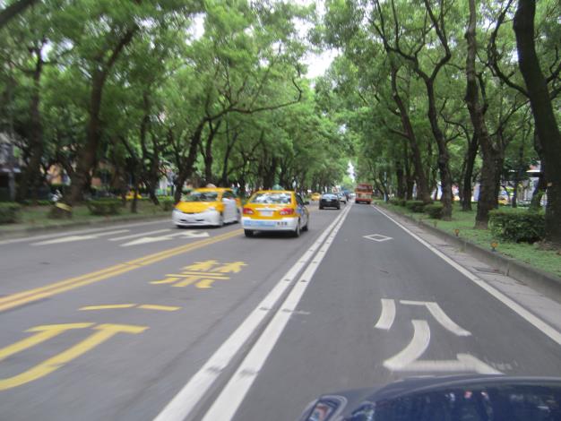 敦化北路公車專用道