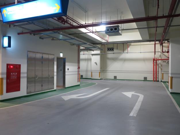 地下一樓車道